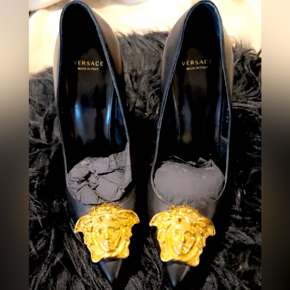 Versace NEW never worn pumps
